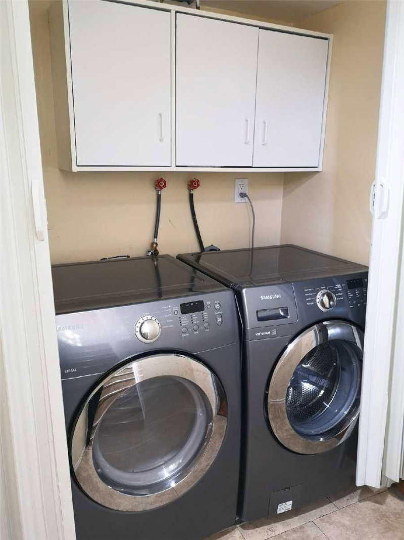 382 Blue Grass Blvd, Richmond Hill, L4C3H4 | Image 2