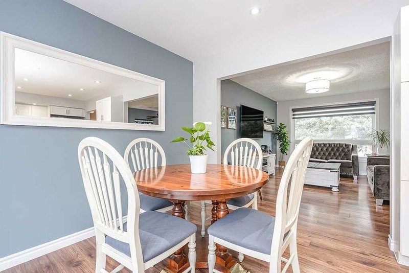 16 Wales Ave N, Adjala-Tosorontio, L0M1J0 | Image 3