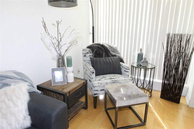 507 - 10376 Yonge St, Richmond Hill, L4C3B8 | Image 2