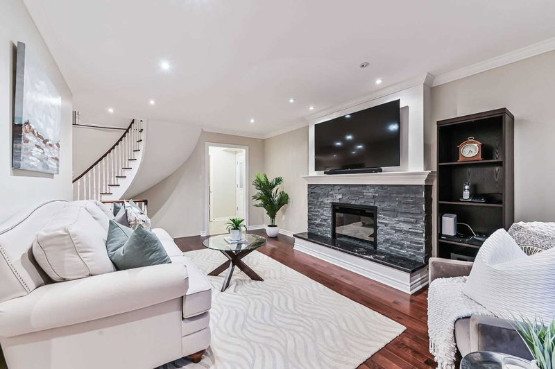 31 Heisey Dr, Markham, L3P4P6 | Image 2