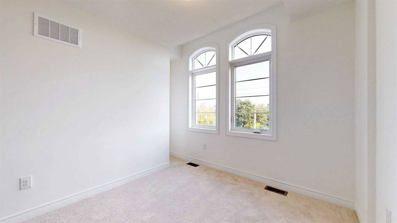 282 King Rd, Richmond Hill, L4E1H3 | Image 2