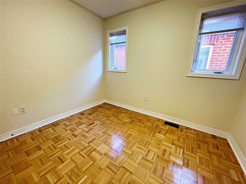 33 Brockdale St, Richmond Hill, L4E4W1 | Image 2