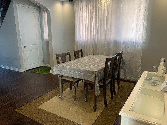 127 Buckle Cres, Aurora, L4G 0T4 | Image 2