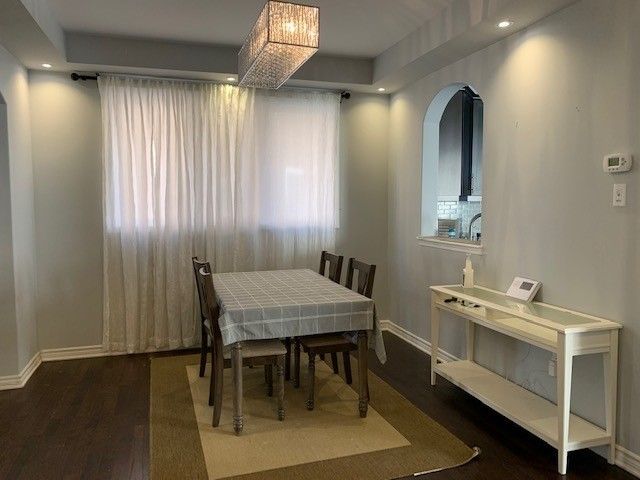 127 Buckle Cres, Aurora, L4G 0T4 | Image 3