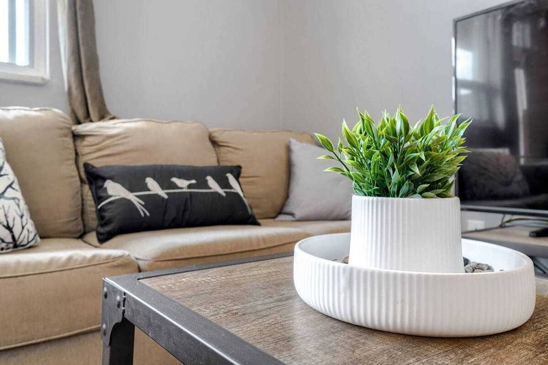 706 - 67 Richmond St, Richmond Hill, L4C3Y3 | Image 2