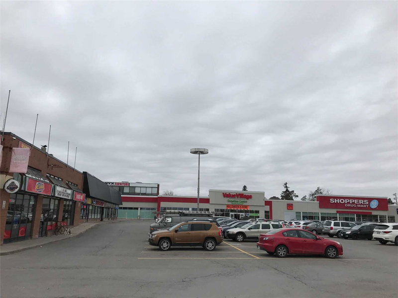 10620 Yonge St, Richmond Hill, L4C 3C8 | Image 3