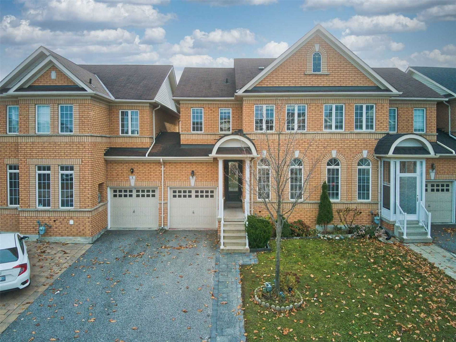 Townhouse sold at 3 Radmore Place, Markham, Box Grove, L6B0G6 - MLS: N5445079