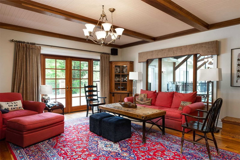 35 Kingswood Dr, King, L7B1K8 | Image 2