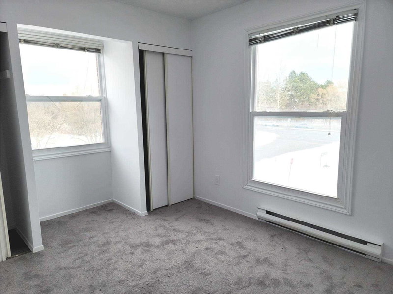 217 - 2 Orchard Heights Blvd, Aurora, L4G3W3 | Image 3