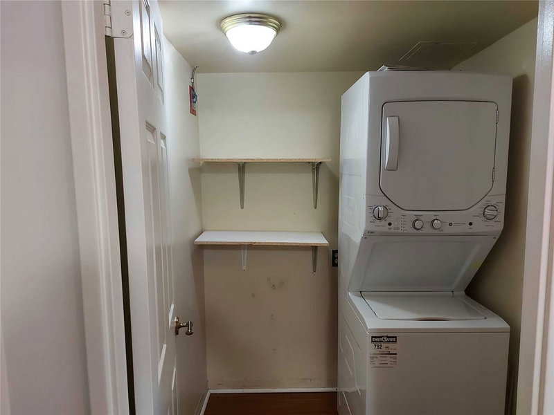 511 - 326 Major Mackenzie Dr E, Richmond Hill, L4C8T4 | Image 2