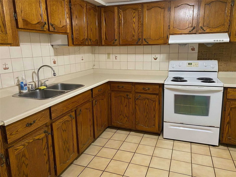 212 Risebrough Crct, Markham, L3R3H9 | Image 3