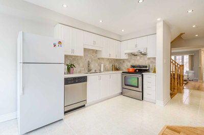 11 Silver Linden Drive, Richmond Hill, Ontario image-0-2