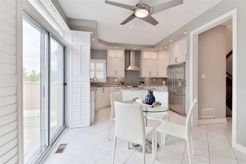 284 Bilbrough St, Aurora, L4G7X5 | Image 3