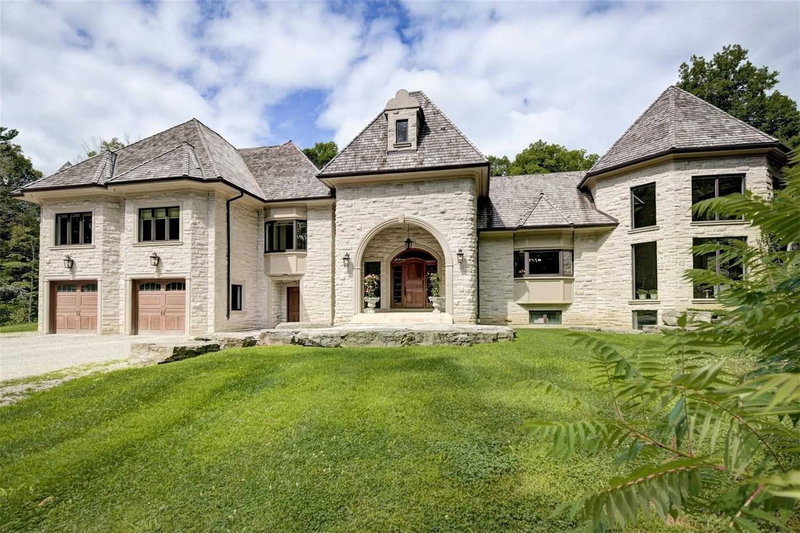 1865 Davis Dr W, King, L3Y 4V9 | Image 2