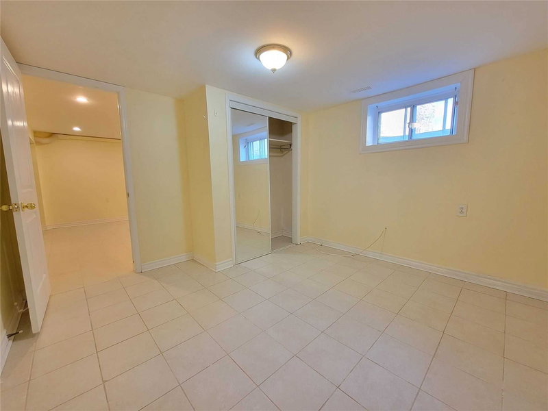 405 Taylor Mills Dr N, Richmond Hill, L4C2V1 | Image 3