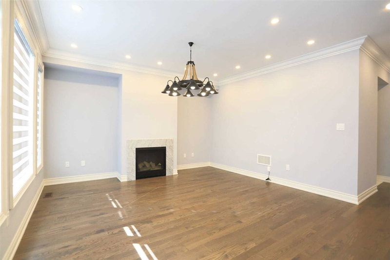 132 Meadow Vista Cres, East Gwillimbury, L9N0T4 | Image 3