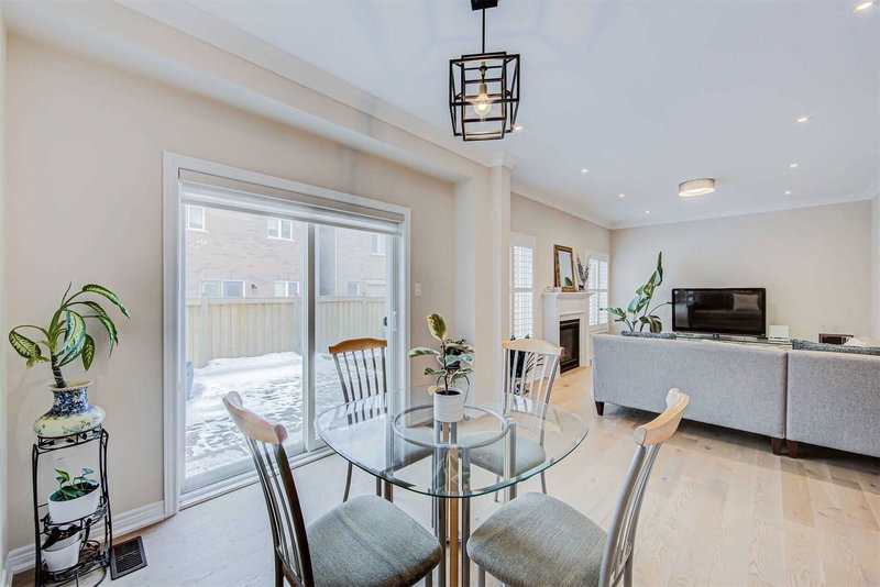 139 Kellington Tr, Whitchurch-Stouffville, L4A1X6 | Image 2