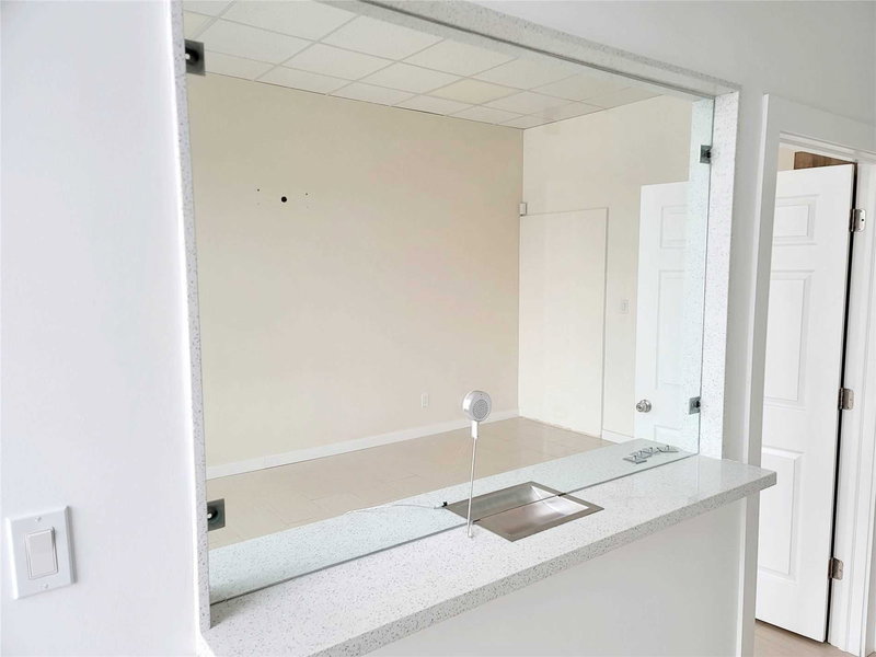 104 B - 10376 Yonge St, Richmond Hill, L4X 3B8 | Image 3