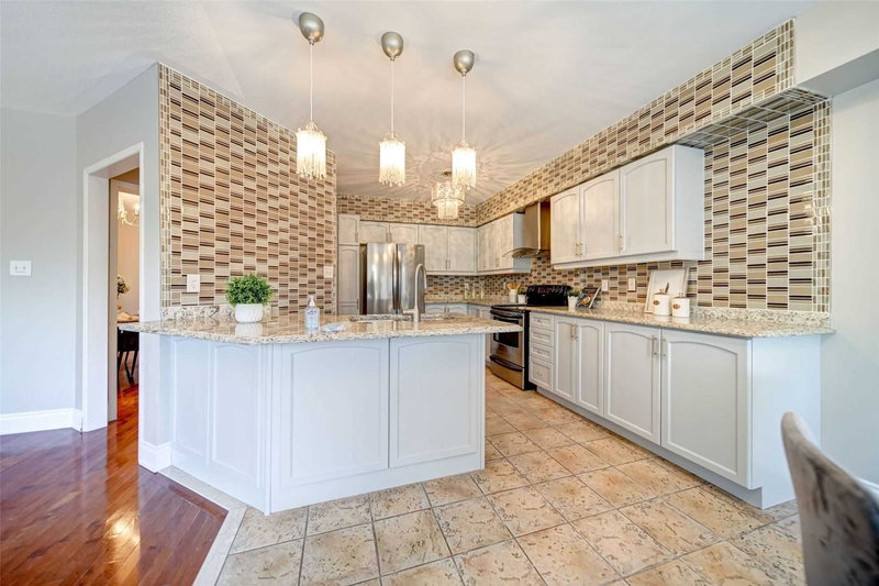 17 Durango Dr, Richmond Hill, L4S2W5 | Image 3