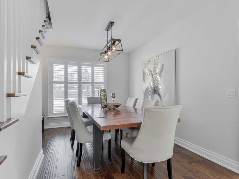 22 Cedar Cres, Aurora, L4G3J8 | Image 3