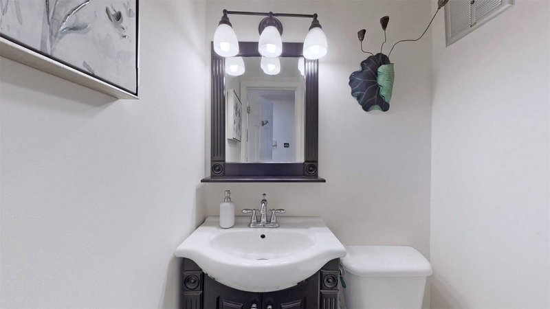 58 Knightsbridge Way, Markham, L3P3W5 | Image 2