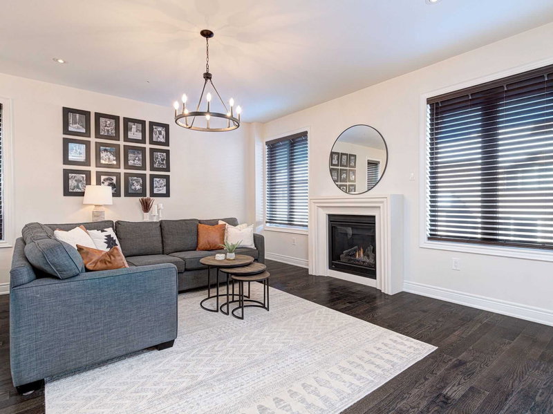 26 Mondial Cres, East Gwillimbury, L0G 1R0 | Image 2