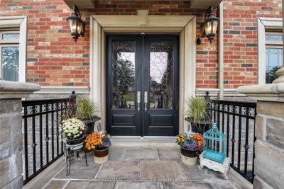Detached House sold at 13086 Keele Street, King, Ontario, L7B 1J1 - King City - MLS: N5481574