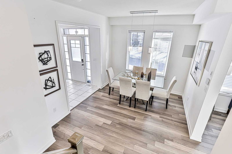 81 Dundonald Tr, Newmarket, L3Y0E1 | Image 2