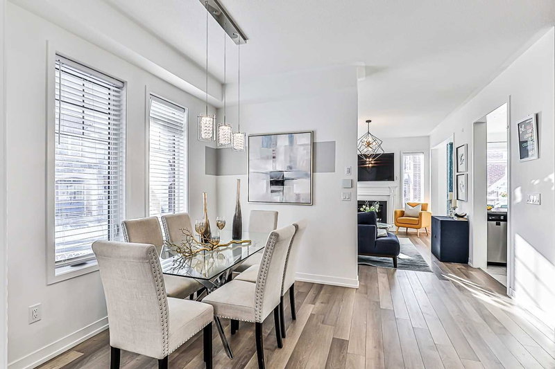 81 Dundonald Tr, Newmarket, L3Y0E1 | Image 3