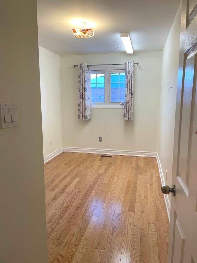 Upper - 102 Galbraith Cres, Markham, L3S 1J3 | Image 2