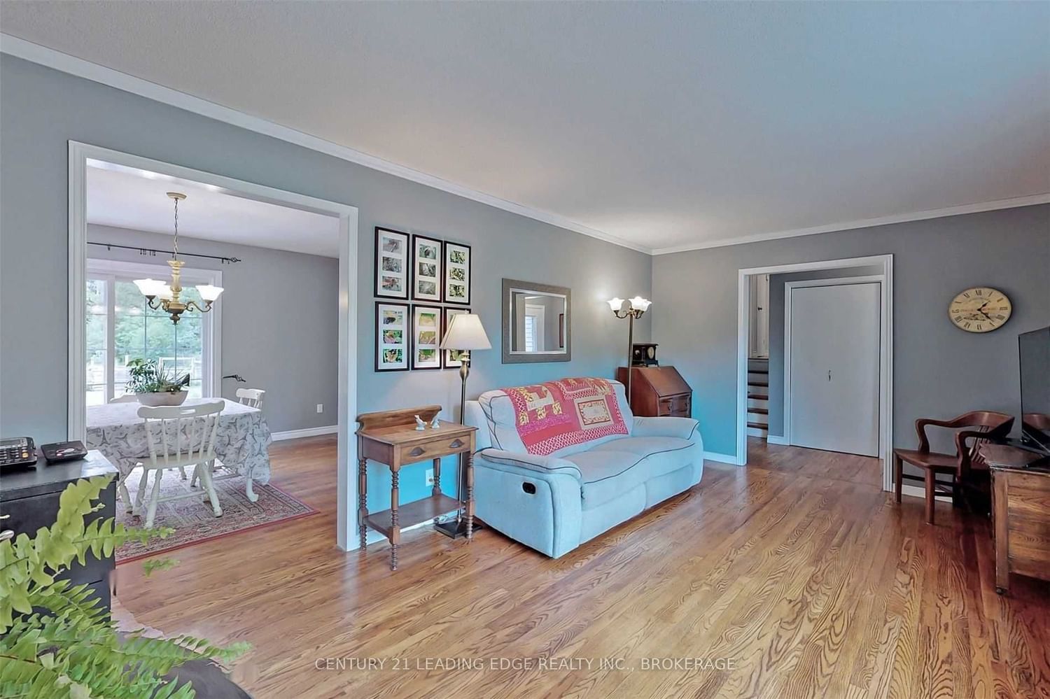 Listing Image 6