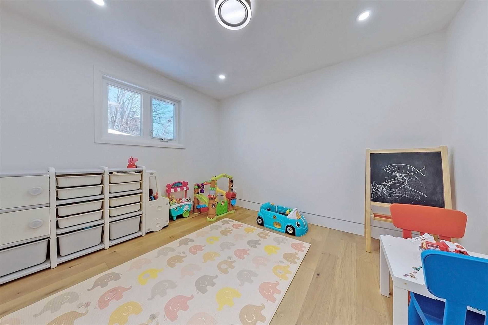 Listing Image 19