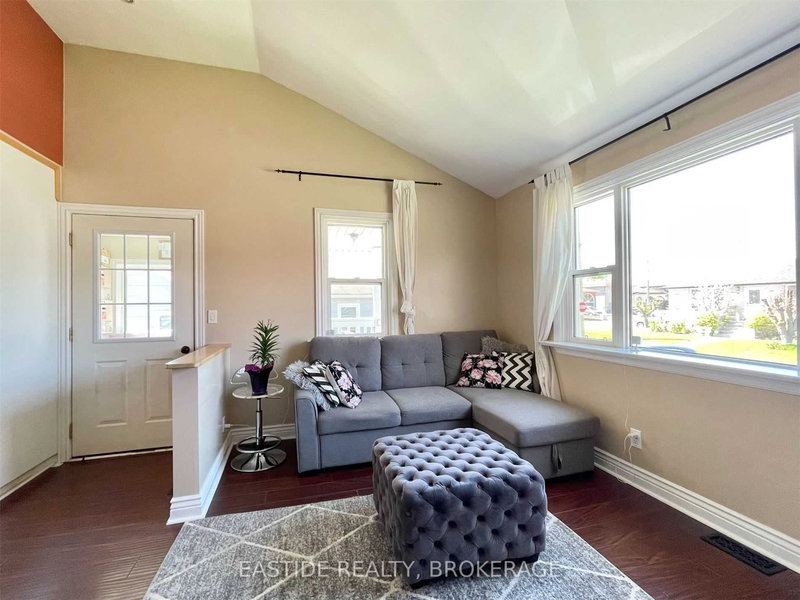 67 Bingham St, Bradford West Gwillimbury, L3Z 1X3 | Image 3