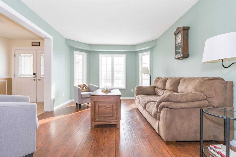 1128 Corrie St, Innisfil, L9S 1W9 | Image 2