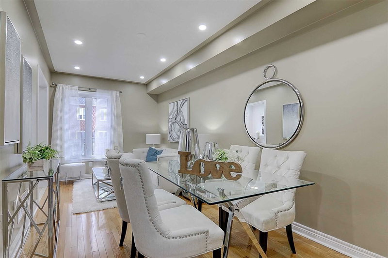 110 Warwick Cres, Newmarket, L3X2M7 | Image 2