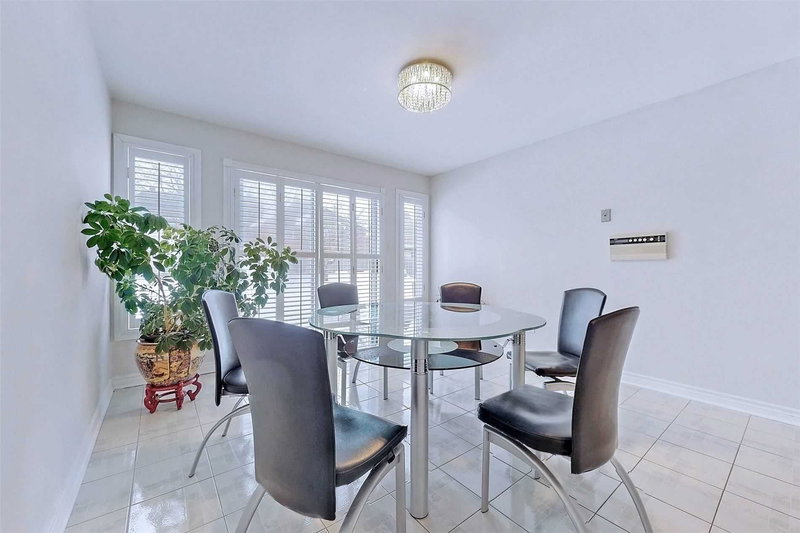 2A Chiltern Hill, Richmond Hill, L4B 3B9 | Image 2