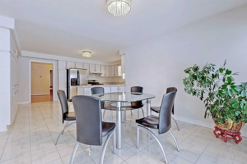 2A Chiltern Hill, Richmond Hill, L4B 3B9 | Image 3