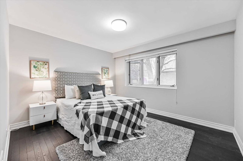 368 Fesserton Rd, Richmond Hill, L4C1G2 | Image 3