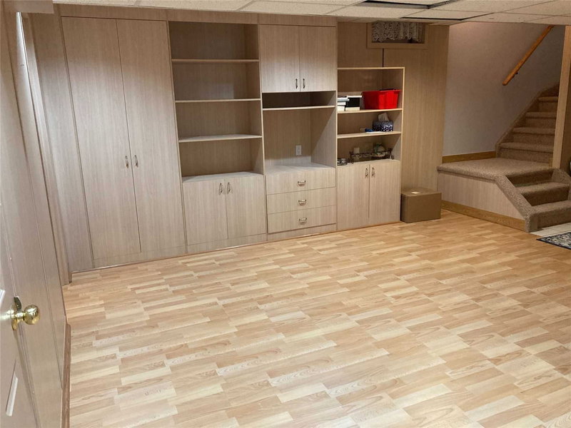 126 Pinedale Gate, Vaughan, L4L 8X3 | Image 3