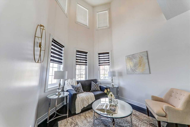 52 Lakespring Dr, Markham, L6C2Z1 | Image 2