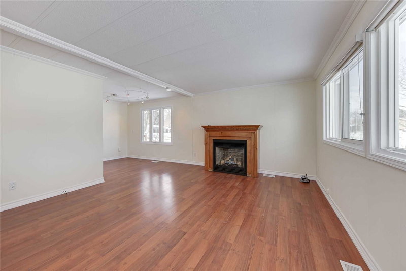 5 Broadway Ave, Innisfil, L0L2M0 | Image 2