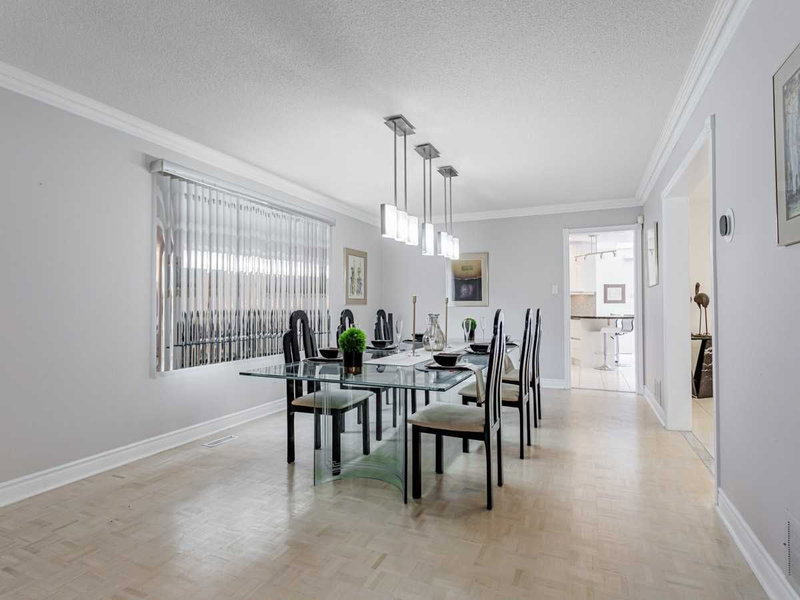 31 Vesta Dr, Richmond Hill, L4B2M2 | Image 2