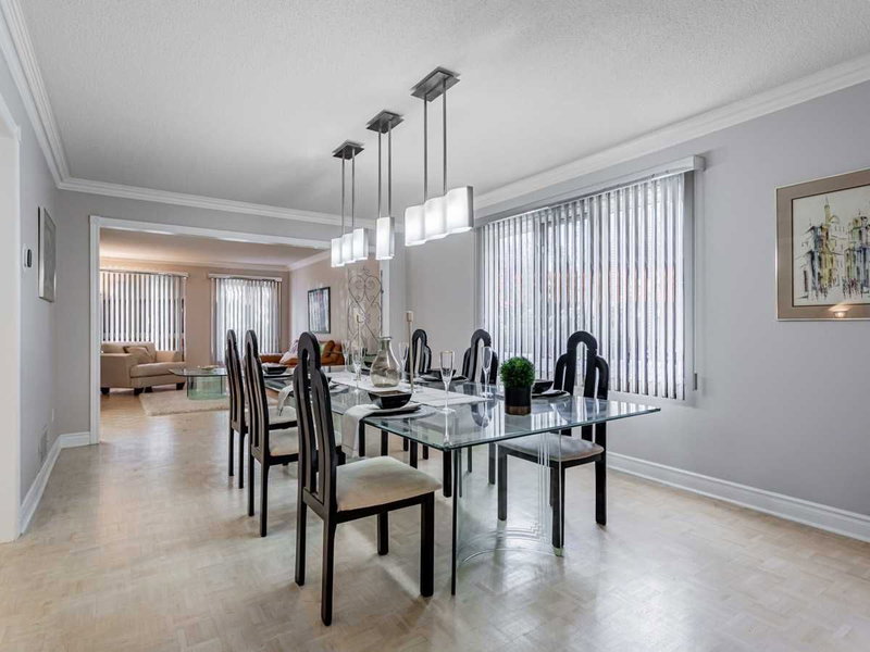 31 Vesta Dr, Richmond Hill, L4B2M2 | Image 3