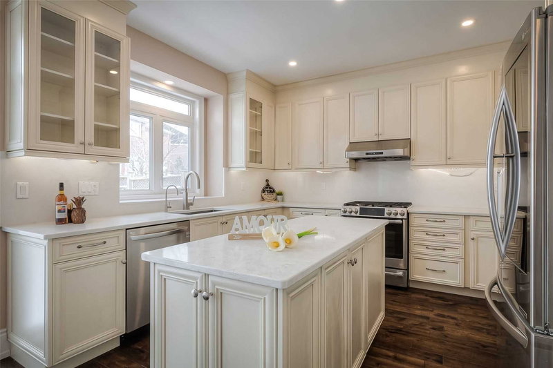 71 Golden Meadow Dr, Markham, L6E 1E9 | Image 2