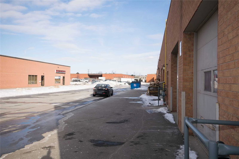 33 - 3300 Steeles Ave W, Vaughan, L4K2Y4 | Image 3