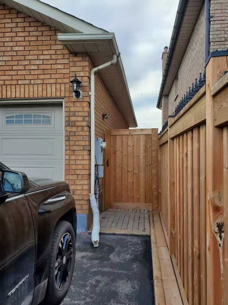 Bsmt - 148 Castlehill Rd, Vaughan, L6A1N7 | Image 3