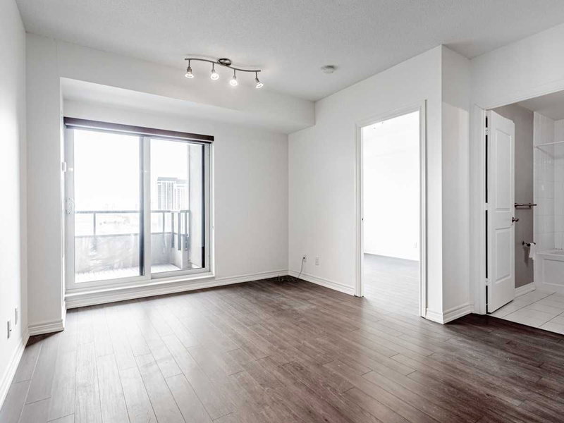 1007 - 9245 Jane St, Vaughan, L6A0J9 | Image 2