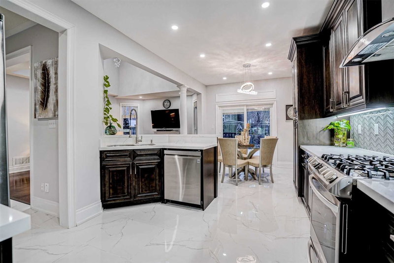 32 Chasser Dr, Markham, L6E 1S6 | Image 2