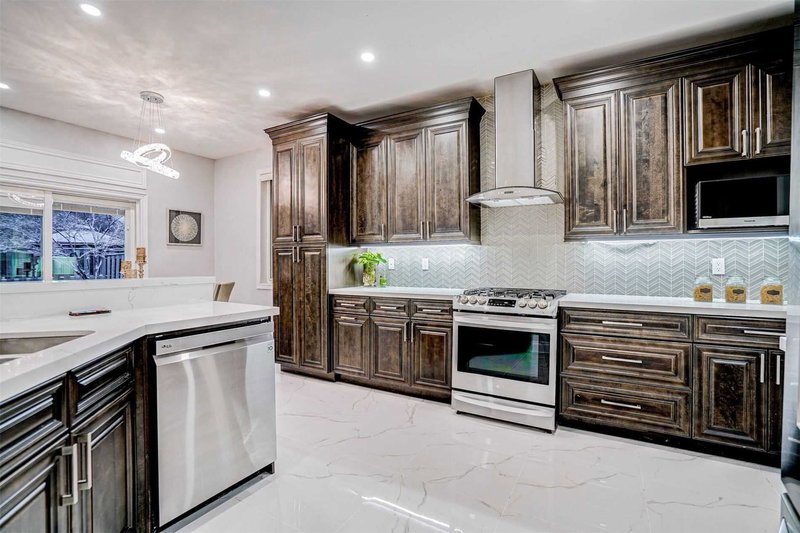 32 Chasser Dr, Markham, L6E 1S6 | Image 3