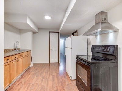 Unit Bsmnt — 127 Gailcrest Circ, Vaughan - Crestwood-Springfarm-Yorkhill image-0-3